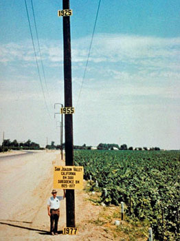 USGS scientist Joe Poland showing subsidence (or sinking) of the land in the San Joaquin Valley, California, from 1925 to 1977. (Credit: Dick Ireland - USGS)