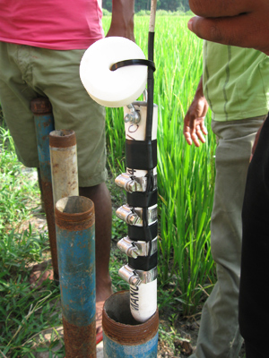  [Photo: USGS scientists holding thermal imaging camera] 