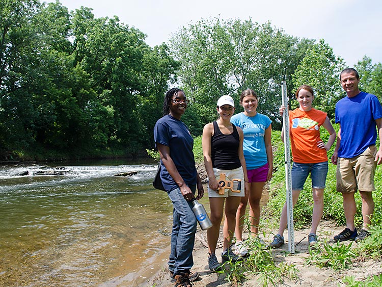 A University of Delaware student research field crew, supported by the Delaware Water Resources Center, working near White Clay Creek in 2013.